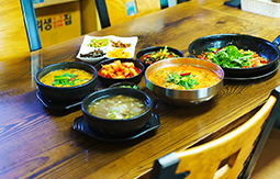 청산추어탕 상차림